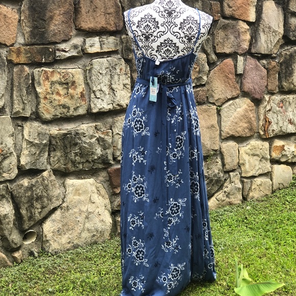 Chelsea & Violet Navy Embroidered Dress NWT Medium - Picture 7 of 8